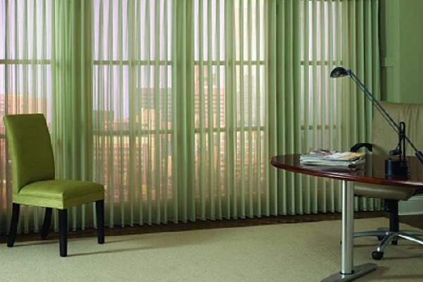 22-vertikalnie-jalyuzi-na-okna-v-ofis-2